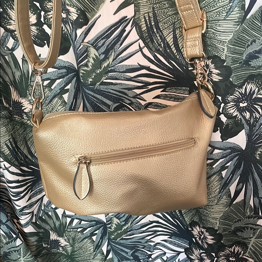 Gold Crossbody Bag with Adjustable Strap and Minimalist Design